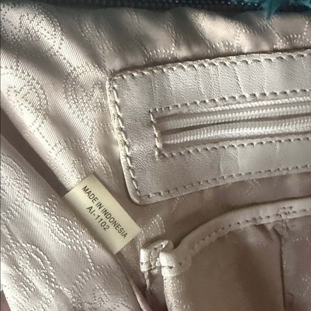 Michael Kors Cream Leather Crossbody Shoulder Bag with Dual Zips - Picture 7 of 7